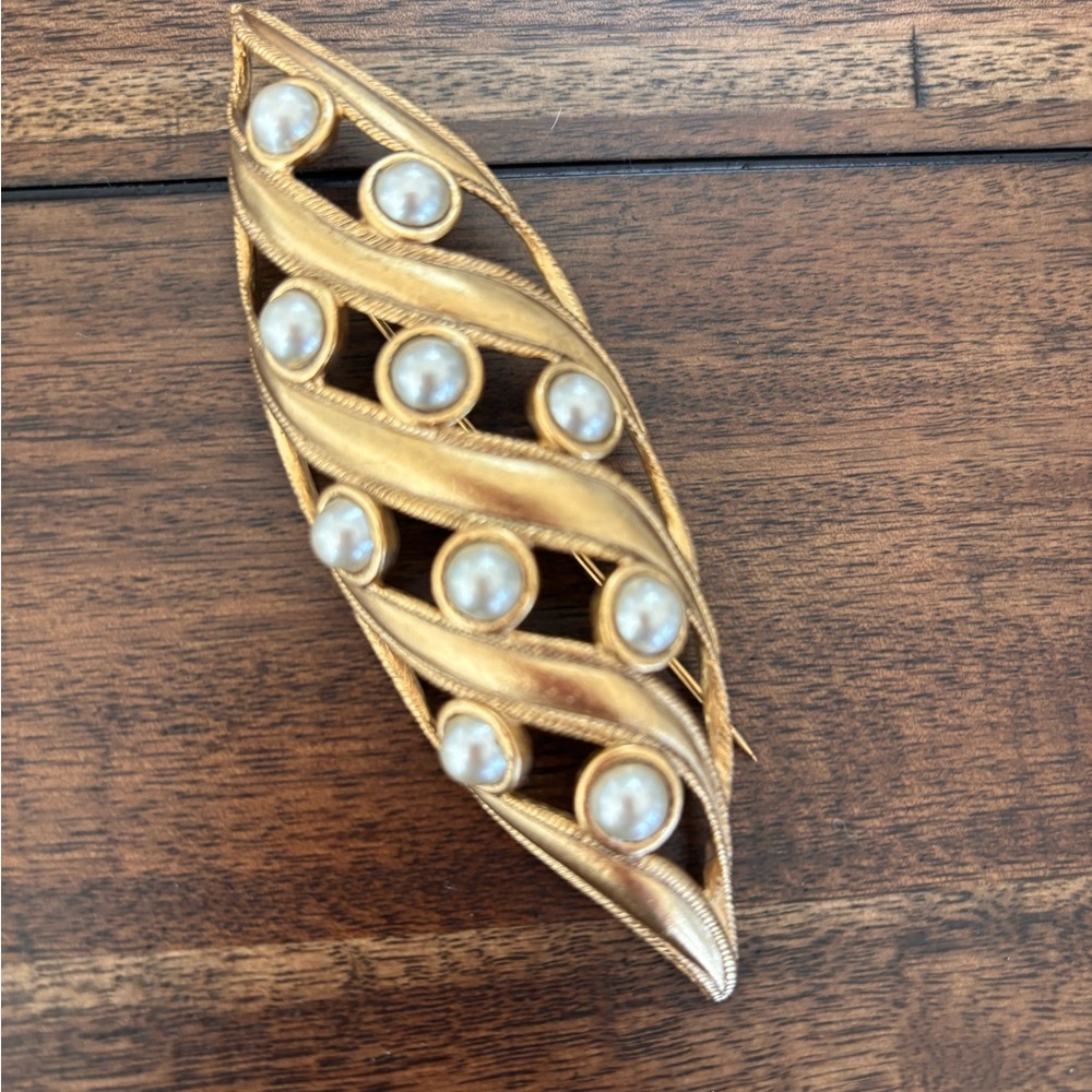 Vintage Gold Leaf-Shaped Brooch